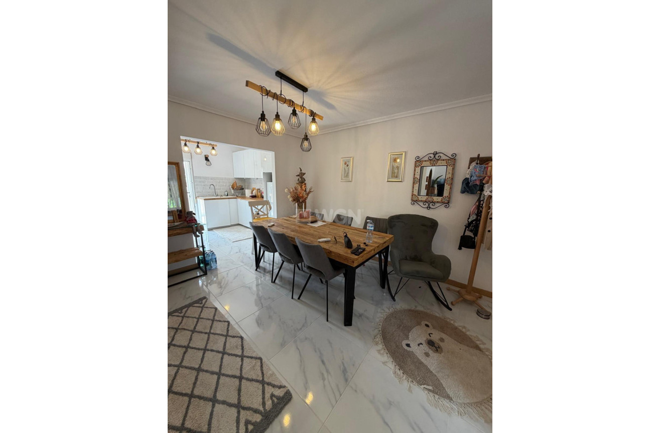 Resale - Bungalow - Torrevieja - Zona Los Frutales