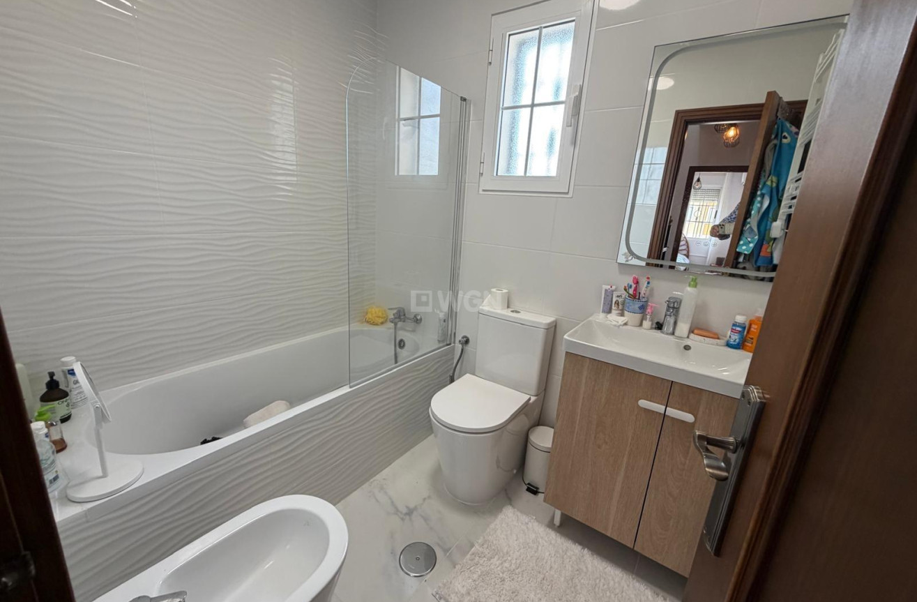 Resale - Bungalow - Torrevieja - Zona Los Frutales