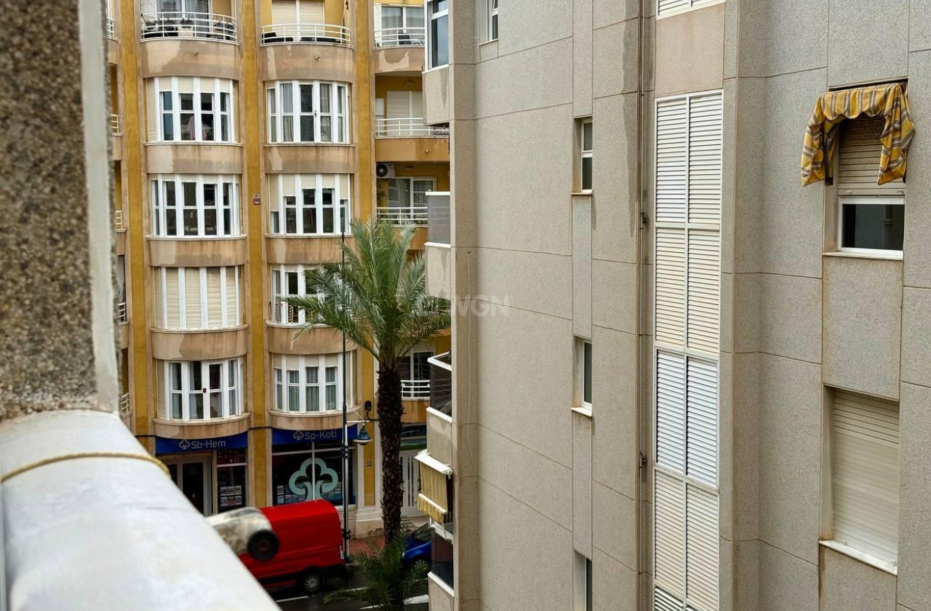 Odsprzedaż - Mieszkanie w bloku - Torrevieja - Habaneras