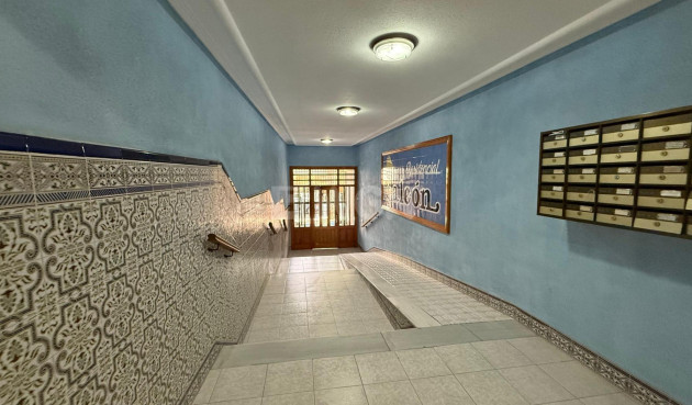 Odsprzedaż - Mieszkanie w bloku - Torrevieja - Habaneras