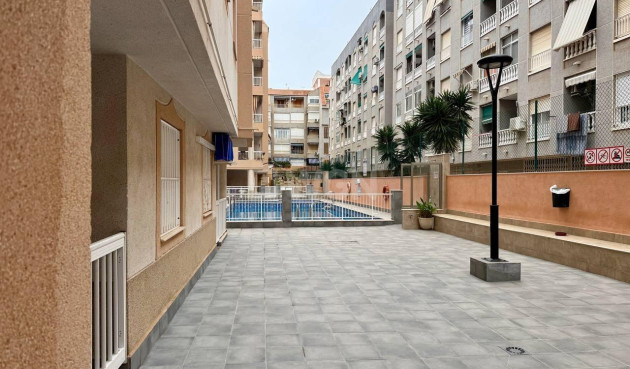 Odsprzedaż - Mieszkanie w bloku - Torrevieja - Acequion