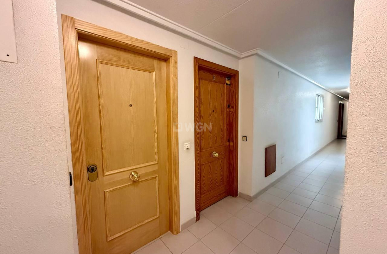 Odsprzedaż - Mieszkanie w bloku - Torrevieja - Acequion