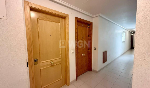 Odsprzedaż - Mieszkanie w bloku - Torrevieja - Acequion