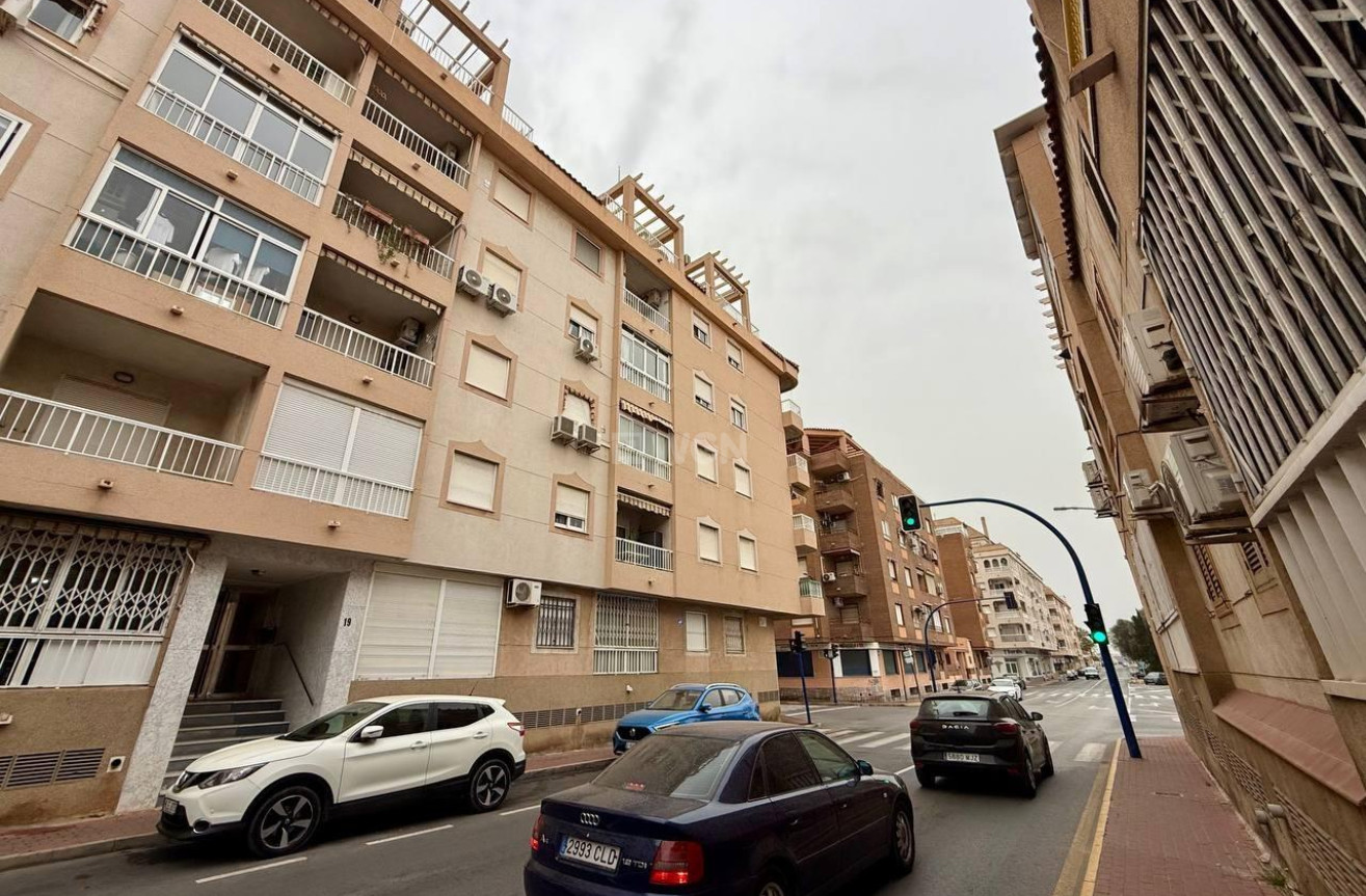 Odsprzedaż - Mieszkanie w bloku - Torrevieja - Acequion