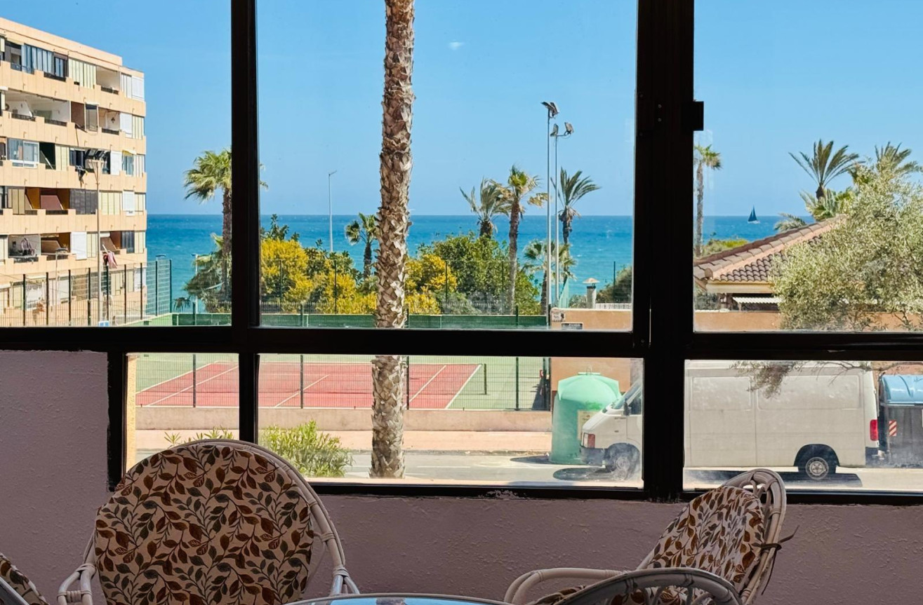 Odsprzedaż - Mieszkanie w bloku - Torrevieja - Cabo Cervera