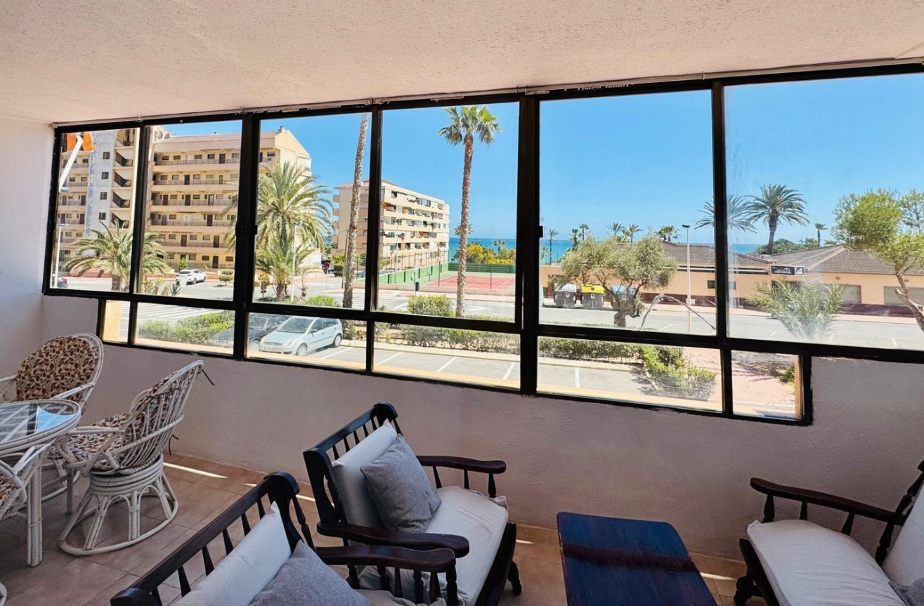 Odsprzedaż - Mieszkanie w bloku - Torrevieja - Cabo Cervera