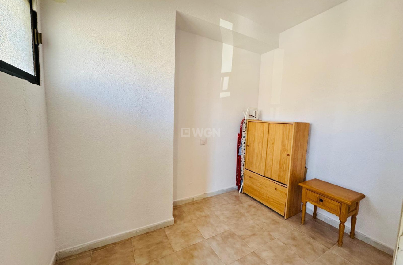 Odsprzedaż - Mieszkanie w bloku - Torrevieja - Cabo Cervera