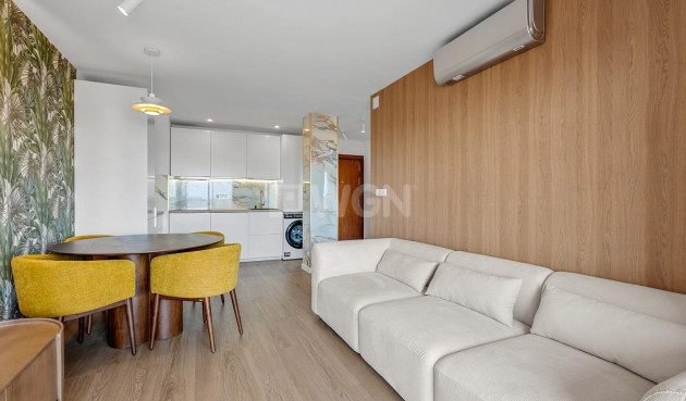 Odsprzedaż - Mieszkanie w bloku - Torrevieja - Punta Prima
