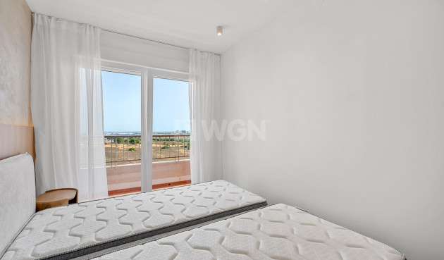 Odsprzedaż - Mieszkanie w bloku - Torrevieja - Punta Prima
