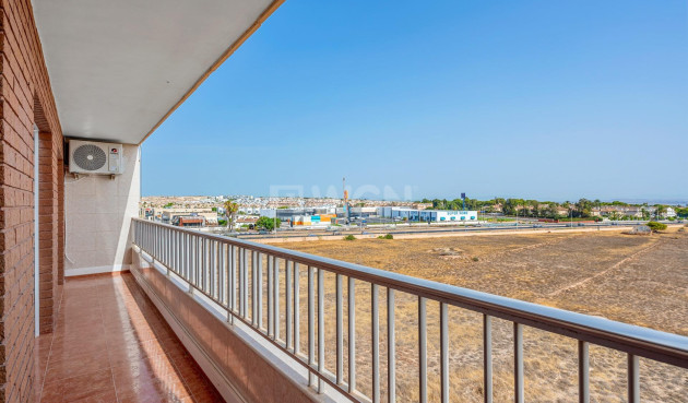 Odsprzedaż - Mieszkanie w bloku - Torrevieja - Punta Prima