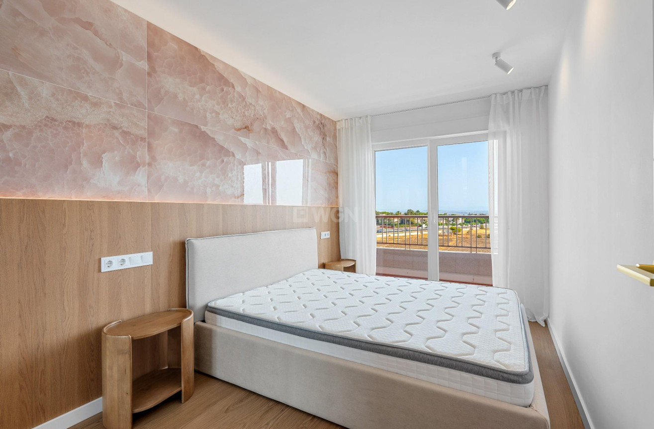 Odsprzedaż - Mieszkanie w bloku - Torrevieja - Punta Prima