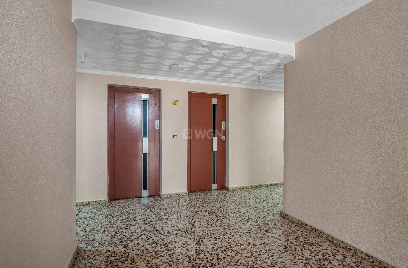 Odsprzedaż - Mieszkanie w bloku - Torrevieja - Punta Prima