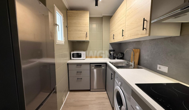 Resale - Apartment / flat - Torrevieja - Playa del Cura