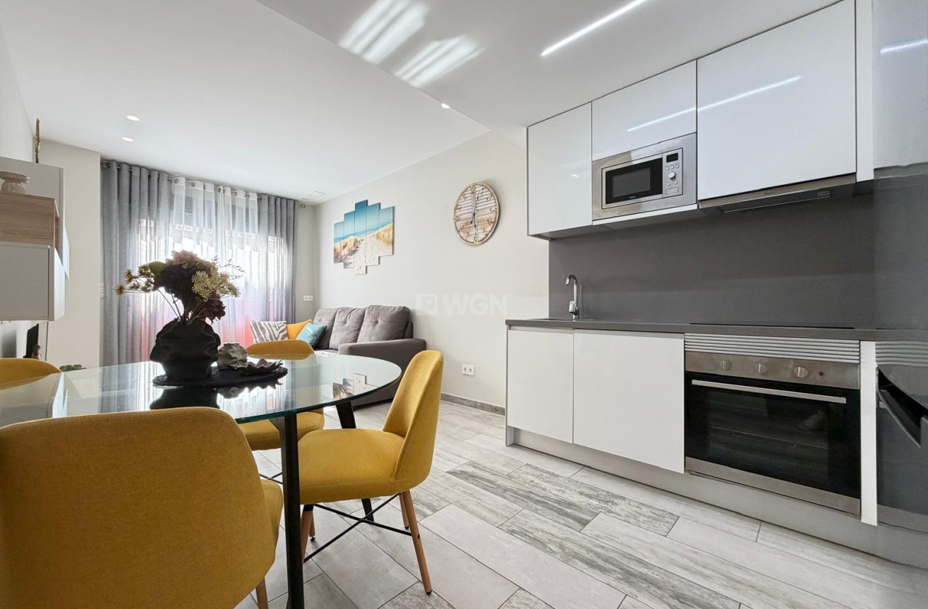 Resale - Apartment / flat - Torrevieja - Playa del Cura