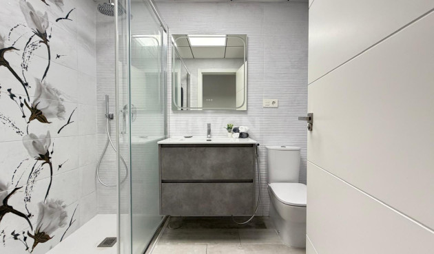 Resale - Apartment / flat - Torrevieja - Playa del Cura