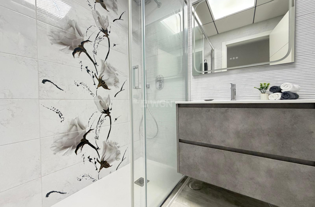 Resale - Apartment / flat - Torrevieja - Playa del Cura