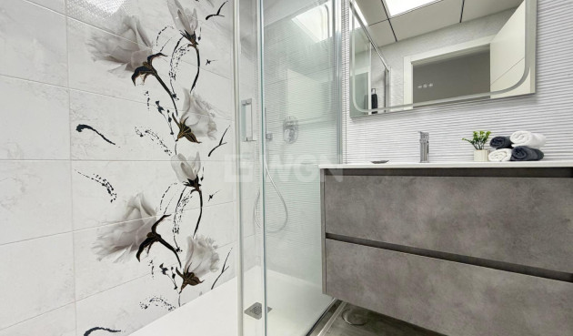 Resale - Apartment / flat - Torrevieja - Playa del Cura