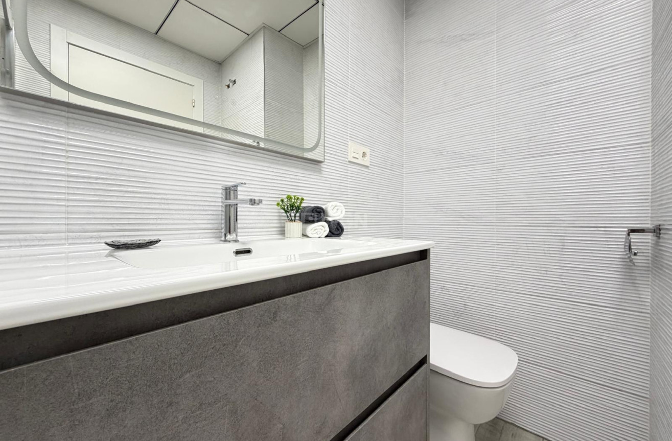 Resale - Apartment / flat - Torrevieja - Playa del Cura