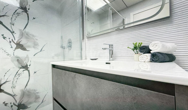 Resale - Apartment / flat - Torrevieja - Playa del Cura