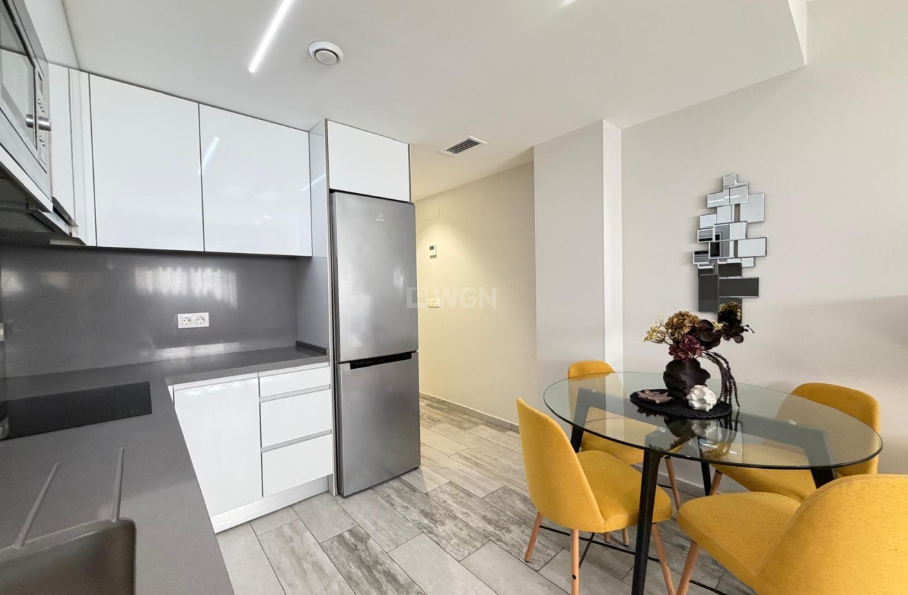 Resale - Apartment / flat - Torrevieja - Playa del Cura