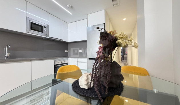 Resale - Apartment / flat - Torrevieja - Playa del Cura