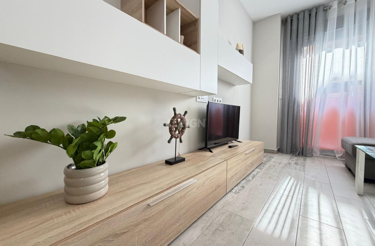 Resale - Apartment / flat - Torrevieja - Playa del Cura