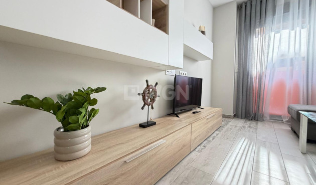 Resale - Apartment / flat - Torrevieja - Playa del Cura
