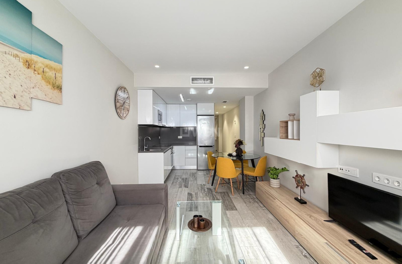 Resale - Apartment / flat - Torrevieja - Playa del Cura