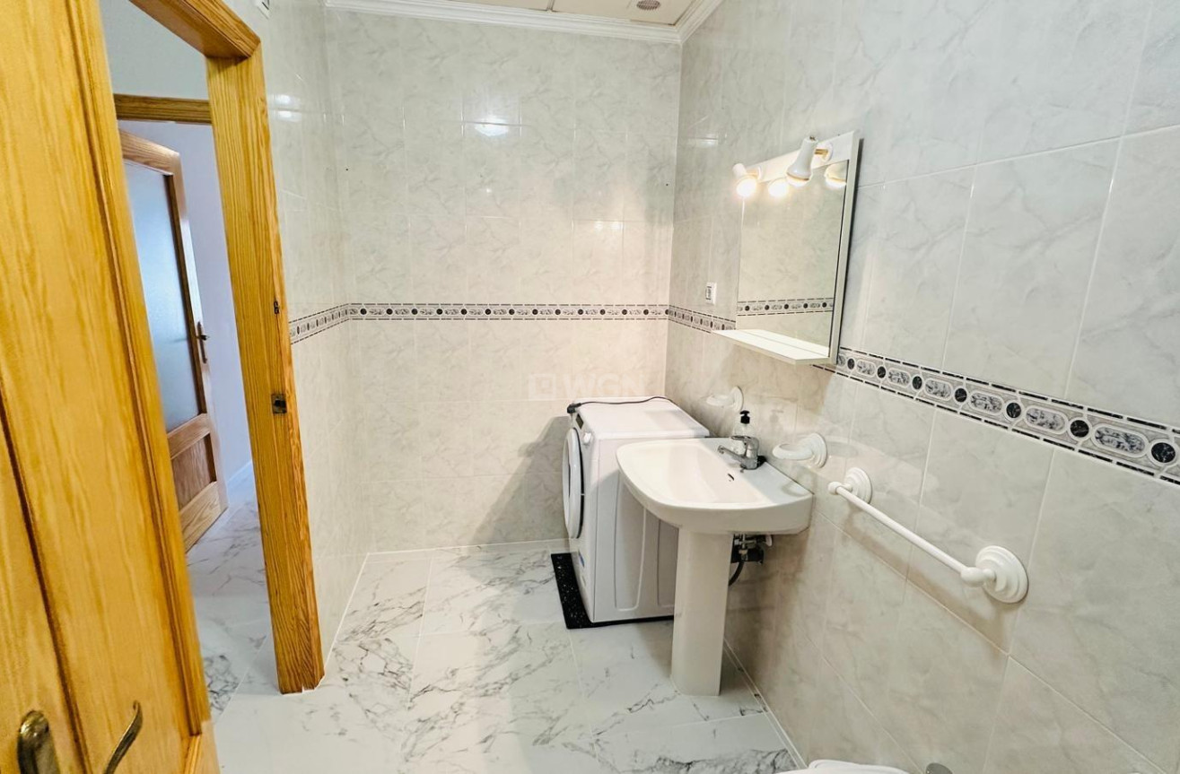 Odsprzedaż - Mieszkanie w bloku - Torrevieja - Acequion