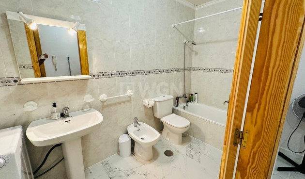 Odsprzedaż - Mieszkanie w bloku - Torrevieja - Acequion