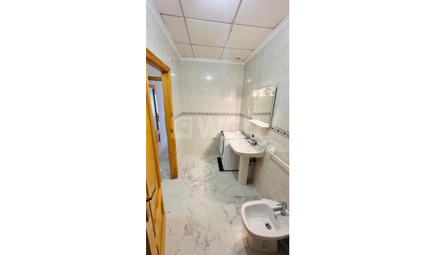 Odsprzedaż - Mieszkanie w bloku - Torrevieja - Acequion