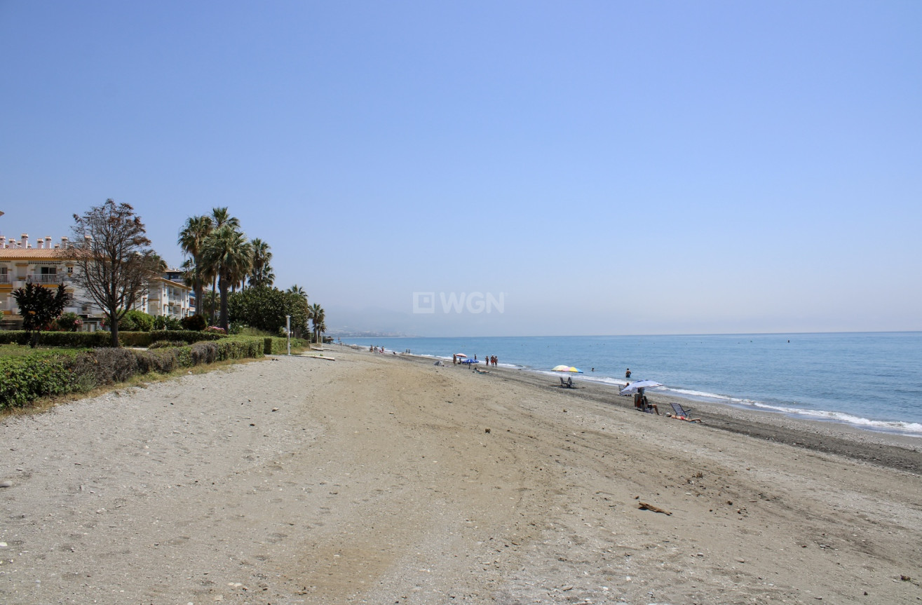 Resale - Apartment / flat - Torrox Costa - Costa del Sol