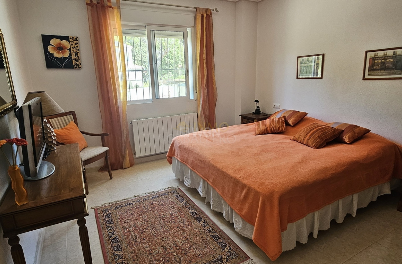 Odsprzedaż - Villa - Pinar de Campoverde - Inland