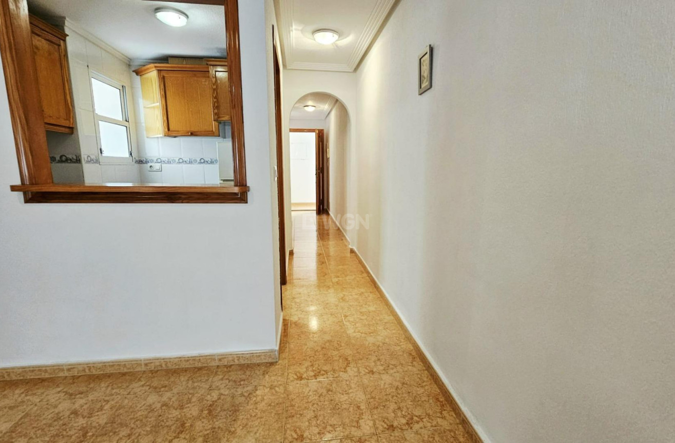 Odsprzedaż - Mieszkanie w bloku - Torrevieja - Curva Del Palangre