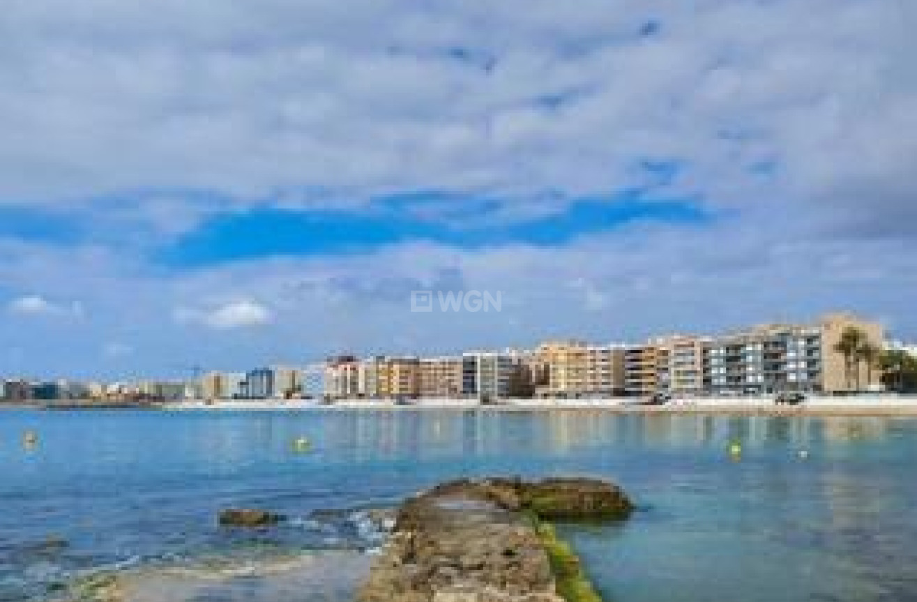 Odsprzedaż - Mieszkanie w bloku - Torrevieja - Curva Del Palangre