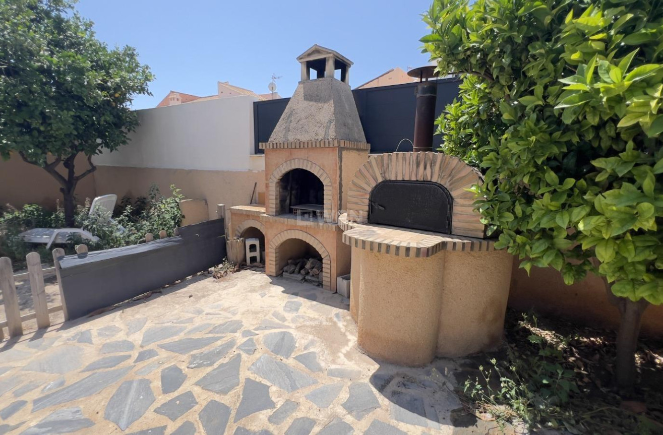 Odsprzedaż - Villa - Torrevieja - aguas nuevas