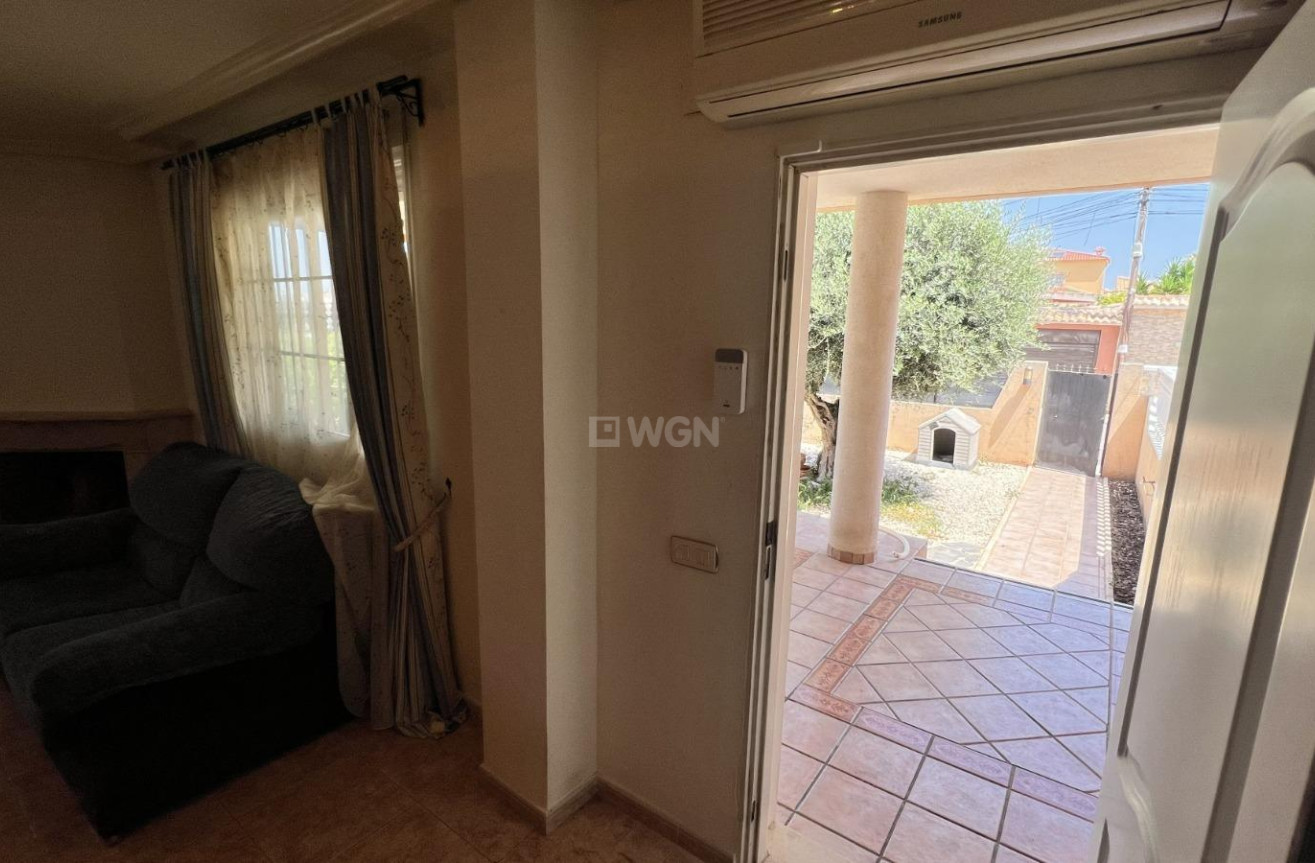 Odsprzedaż - Villa - Torrevieja - aguas nuevas