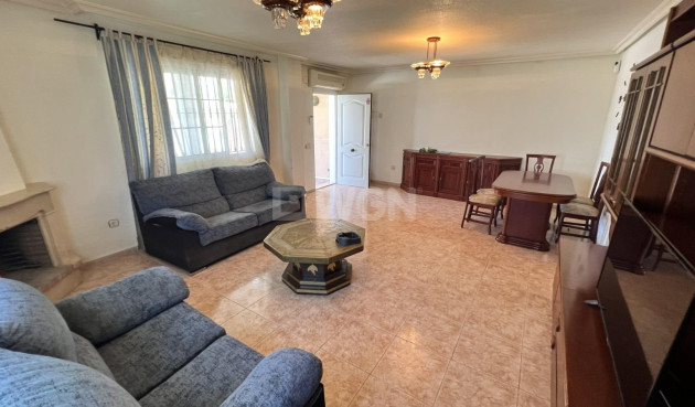 Odsprzedaż - Villa - Torrevieja - aguas nuevas