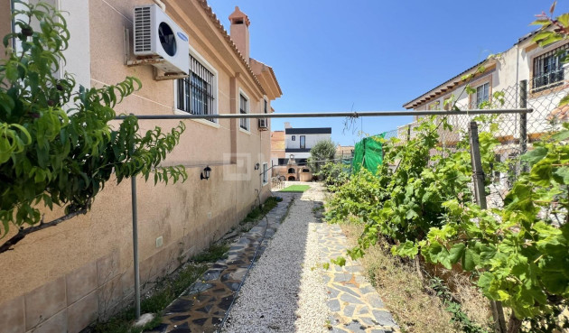 Odsprzedaż - Villa - Torrevieja - aguas nuevas