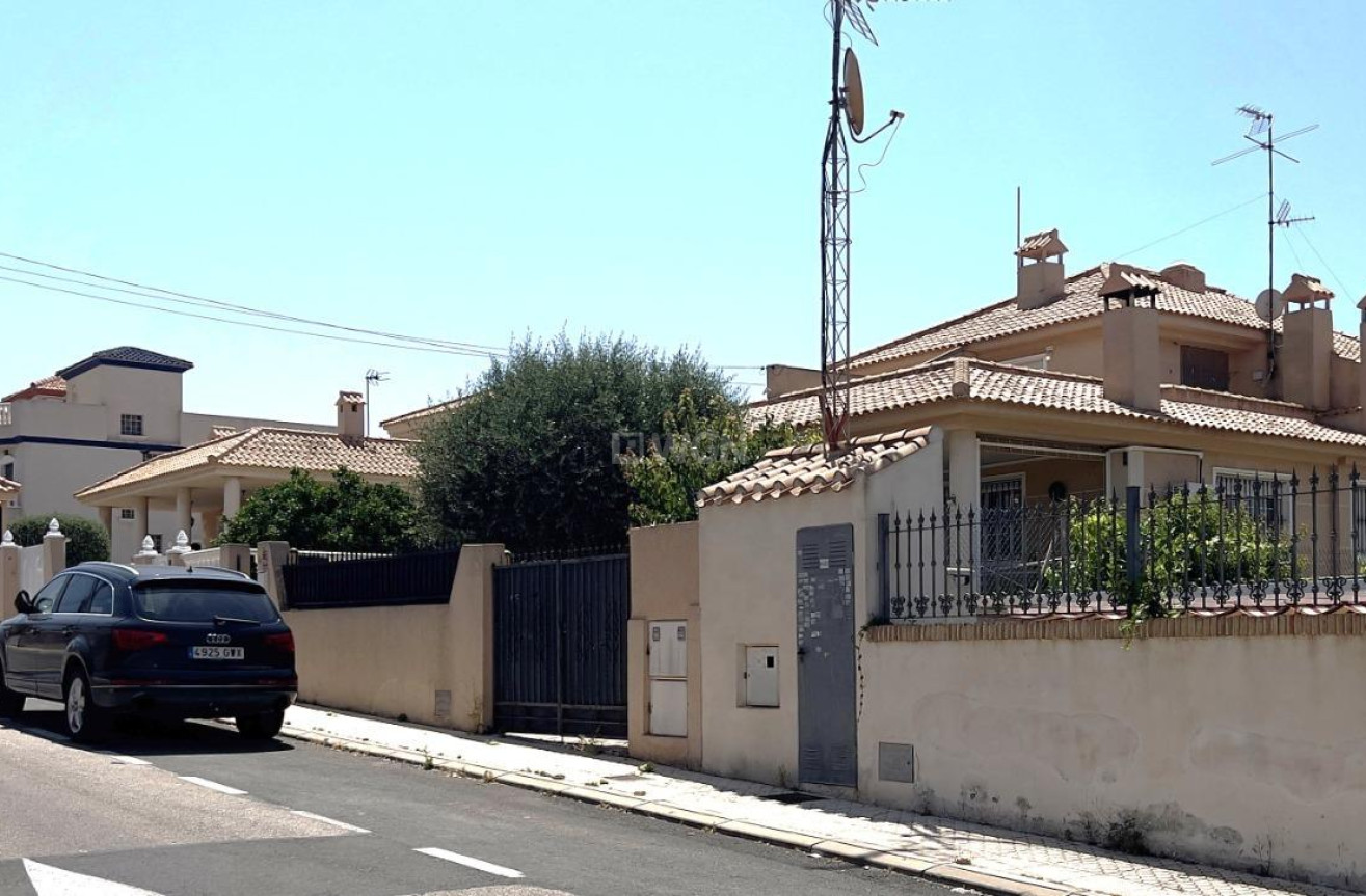 Odsprzedaż - Villa - Torrevieja - aguas nuevas