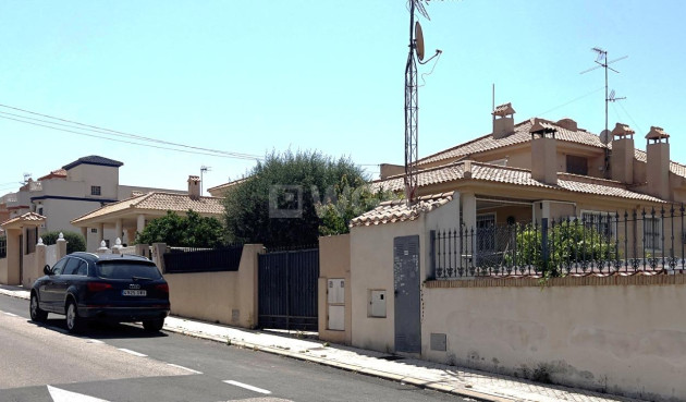 Odsprzedaż - Villa - Torrevieja - aguas nuevas