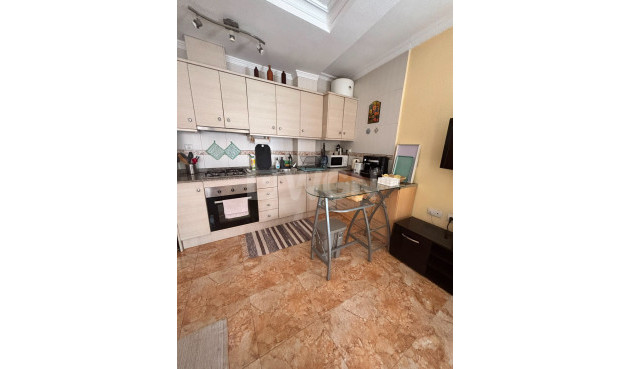 Resale - Apartment / flat - Torrevieja - Estacion De Autobuses