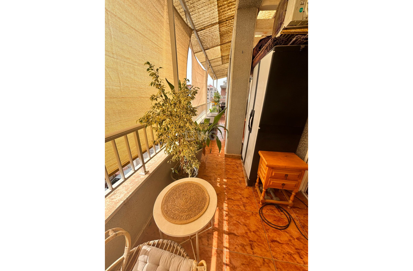 Resale - Apartment / flat - Torrevieja - Estacion De Autobuses