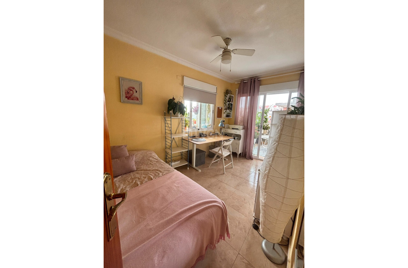 Resale - Apartment / flat - Torrevieja - Estacion De Autobuses