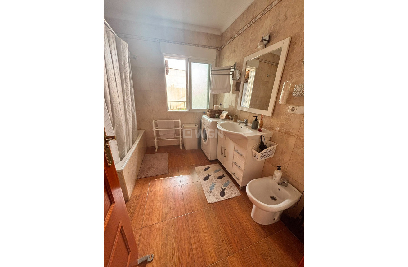 Resale - Apartment / flat - Torrevieja - Estacion De Autobuses