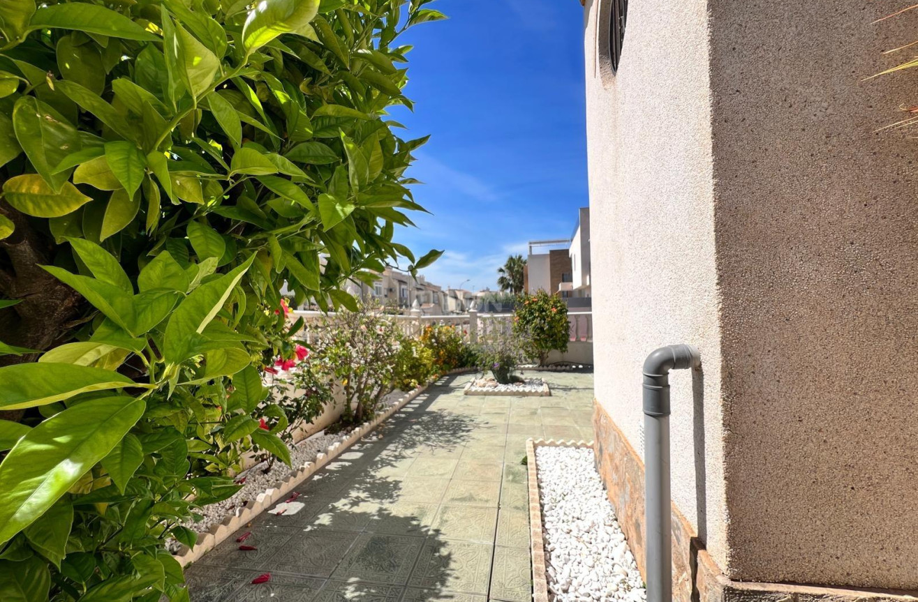 Odsprzedaż - Villa - Torrevieja - Torre La Mata