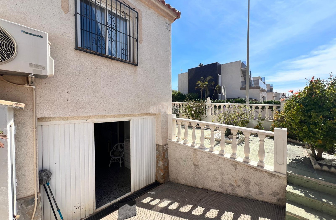 Odsprzedaż - Villa - Torrevieja - Torre La Mata