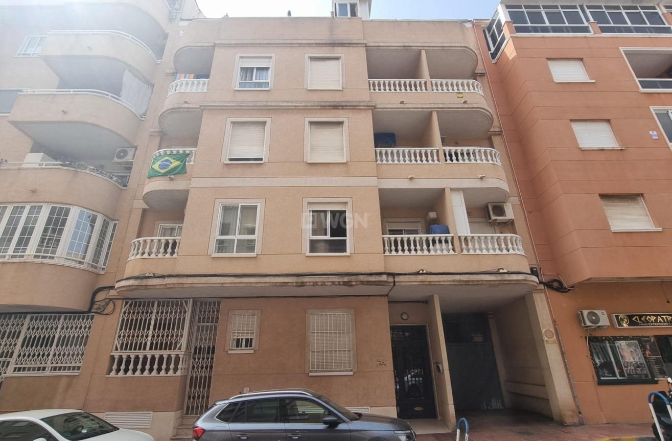 Odsprzedaż - Mieszkanie w bloku - Torrevieja - Centro