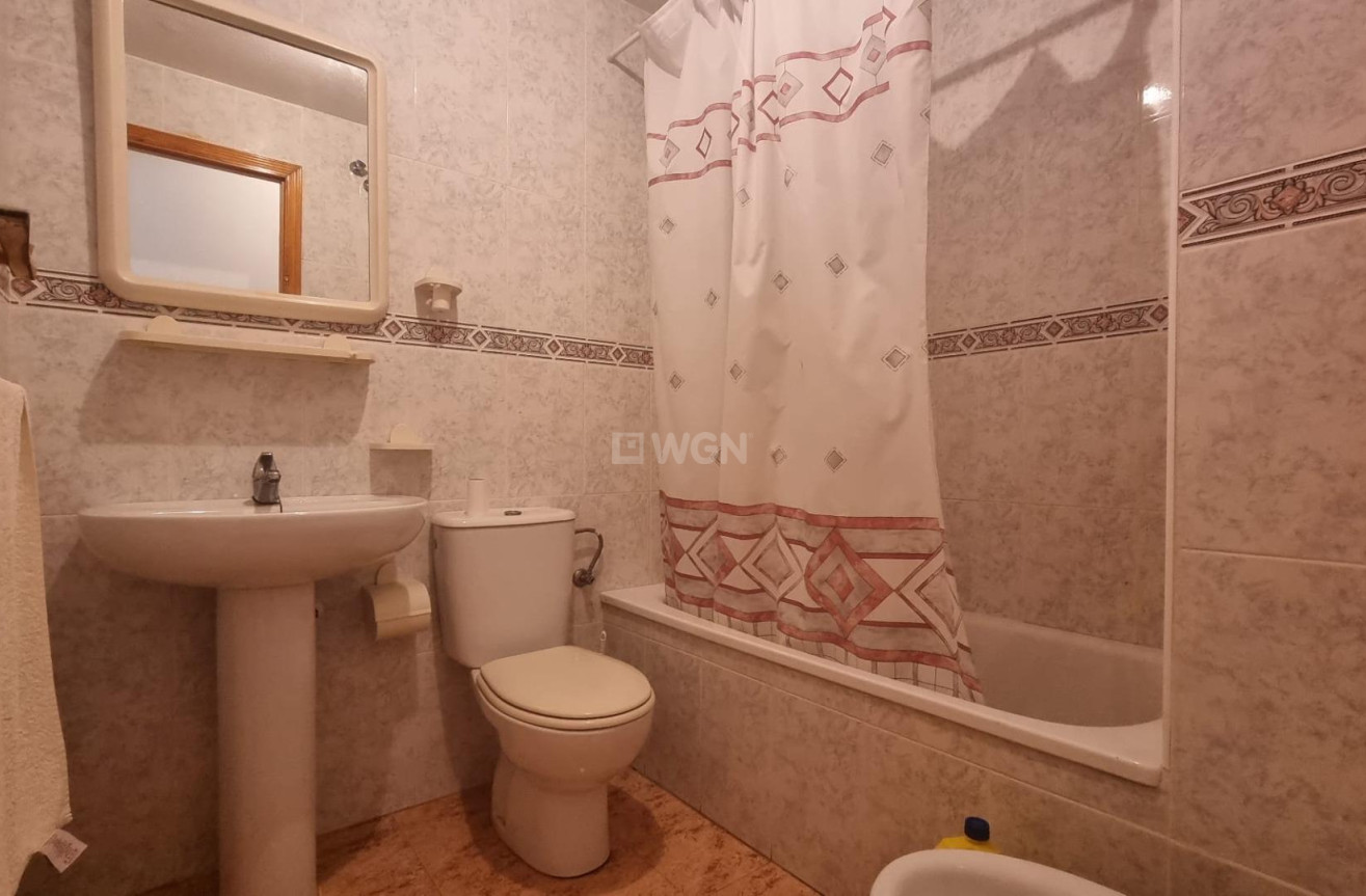 Odsprzedaż - Mieszkanie w bloku - Torrevieja - Centro