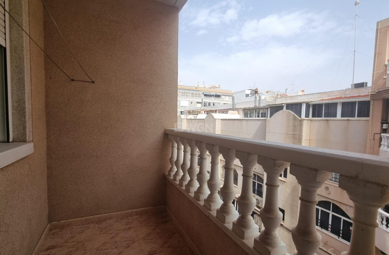 Odsprzedaż - Mieszkanie w bloku - Torrevieja - Centro